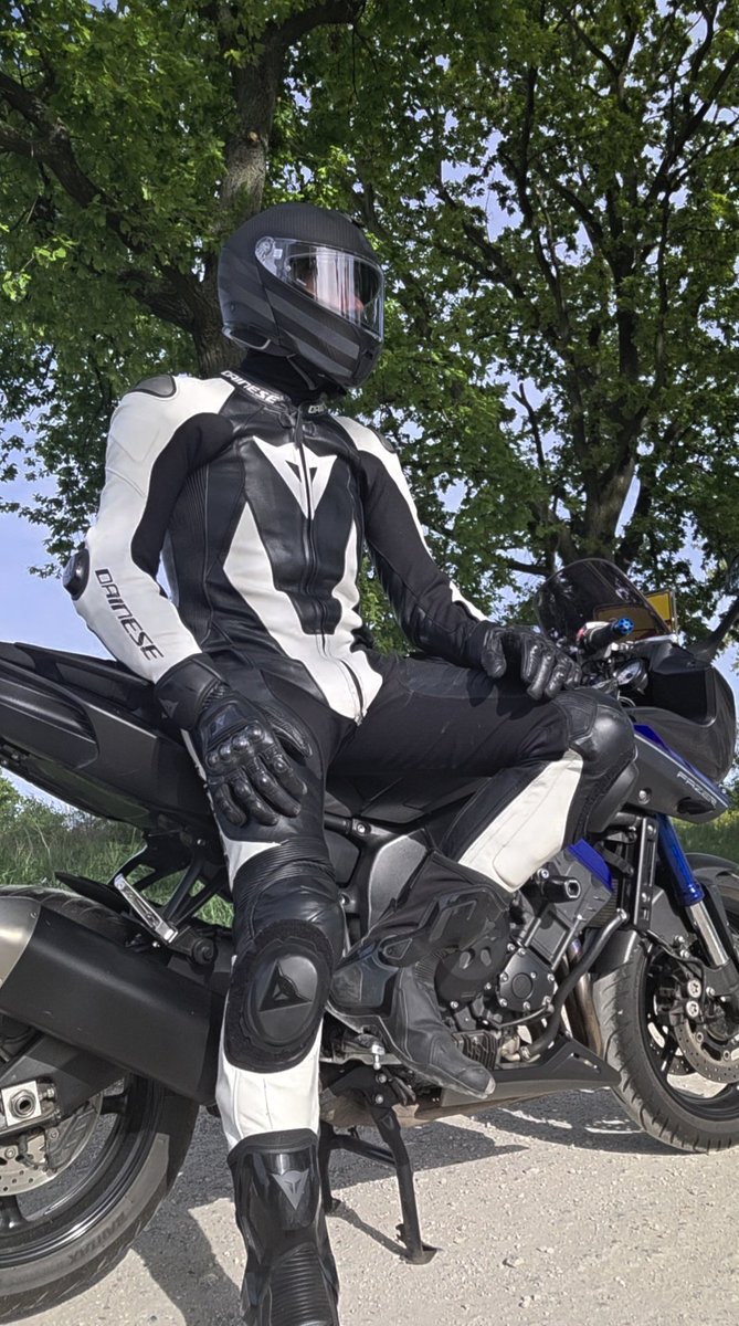 Sunny weather, tight shiny leather, hot machine under the leather butt. 🌈 🏍️🖤😎

#BIKER #bikerleather #bikerfetish #leather #leatherguy #leatherbiker #leatherbikers #gay #gayleather #gaybiker #gaybikers #leatherfetish #dainese #daineseleather #lagunaseca #Berlin #gayberlin #agv