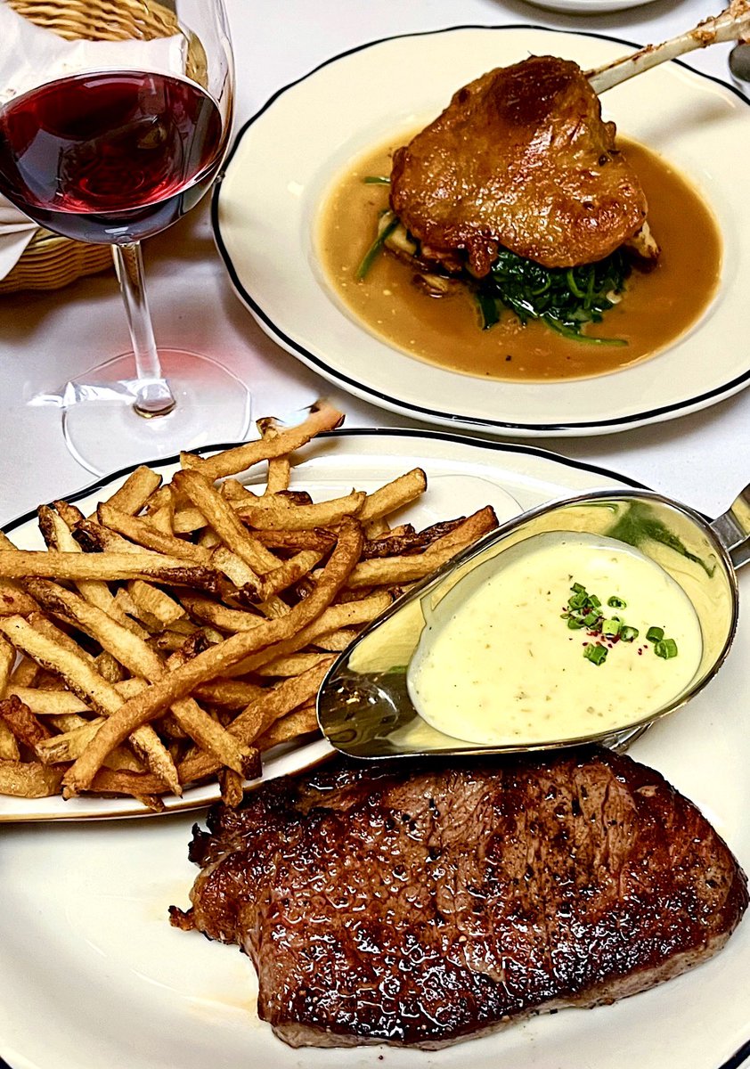 End this fabulous weekend with a Sunday feast 💕🍷
Steak frites, duck confit, and all the amazing wines to pair from our list.
Bon appetite!