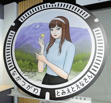 JunjiItoFR's tweet image. Junji Ito a conçu une plaque d&apos;égout Tomie pour Nakatsugawa, sa ville natale.
