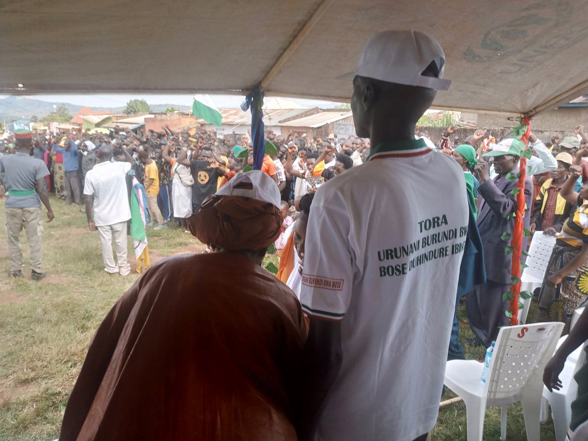 Devant une foule nombreuse à Makamba, le Président de la coalition BBB, Patrick NKURUNZIZA, fustige l'ambition du SG/CNDD-FDD d'un parti unique. Un parti qui a échoué pendant 20 ans et qui a plongé les burundais dans le marasme ne peut pas ambitionner de rester seul ds le pays.