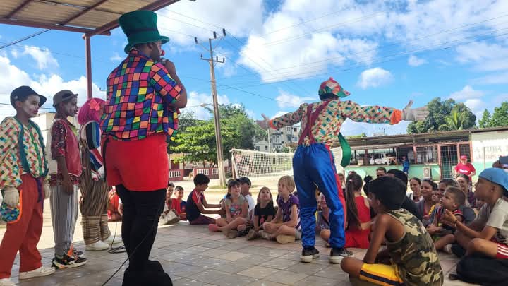 Celebramos el día de  la infancia con una  fructifera, llena de emociones, entre cantajuegos y canciones. 
#CiegoEn26
#PorCiroRedondoTodo