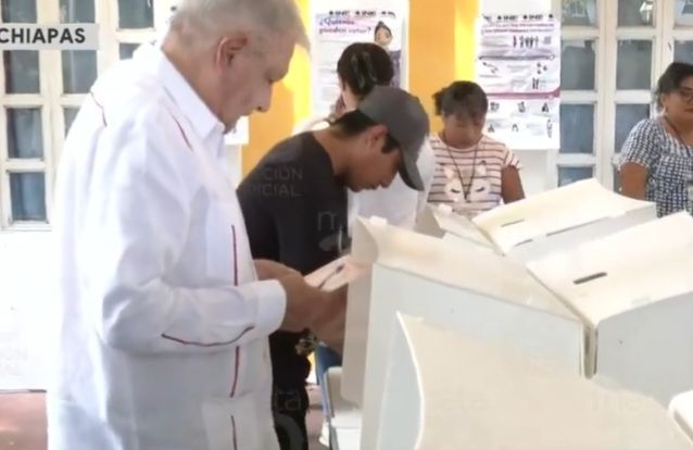 Juan_OrtizMX's tweet image. 🗳️📌 Reaparece AMLO para votar en la elección judicial.

Palenque, Chiapas.