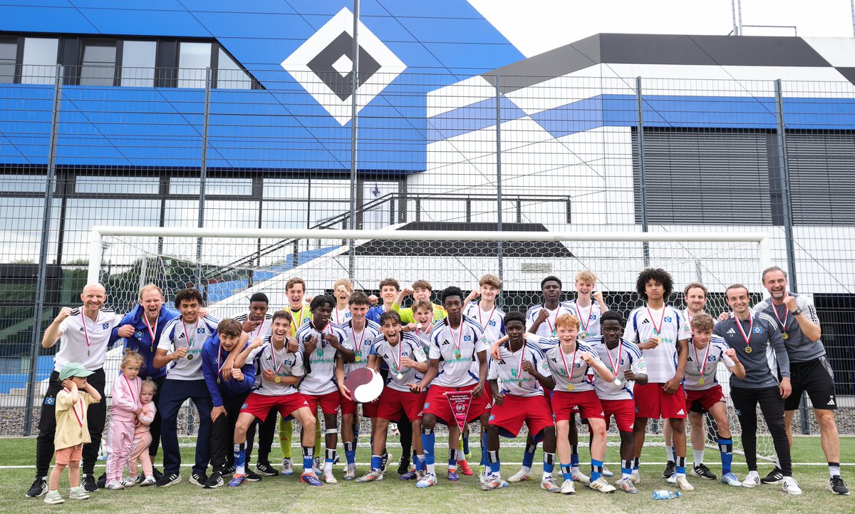 HSVYoungTalents's tweet image. Unsere #U16 sichert sich die Meisterschaft 2⃣0⃣2⃣4⃣/2⃣5⃣in der B-Junioren-Regionalliga Nord. 🏆

Zum Spielbericht und den Zitaten von Coach Tim #Reddersen: hsv.link/U16-Meister 👈 

#nurderHSV #HSVYoungTalents 

📸 Michael Schwarz