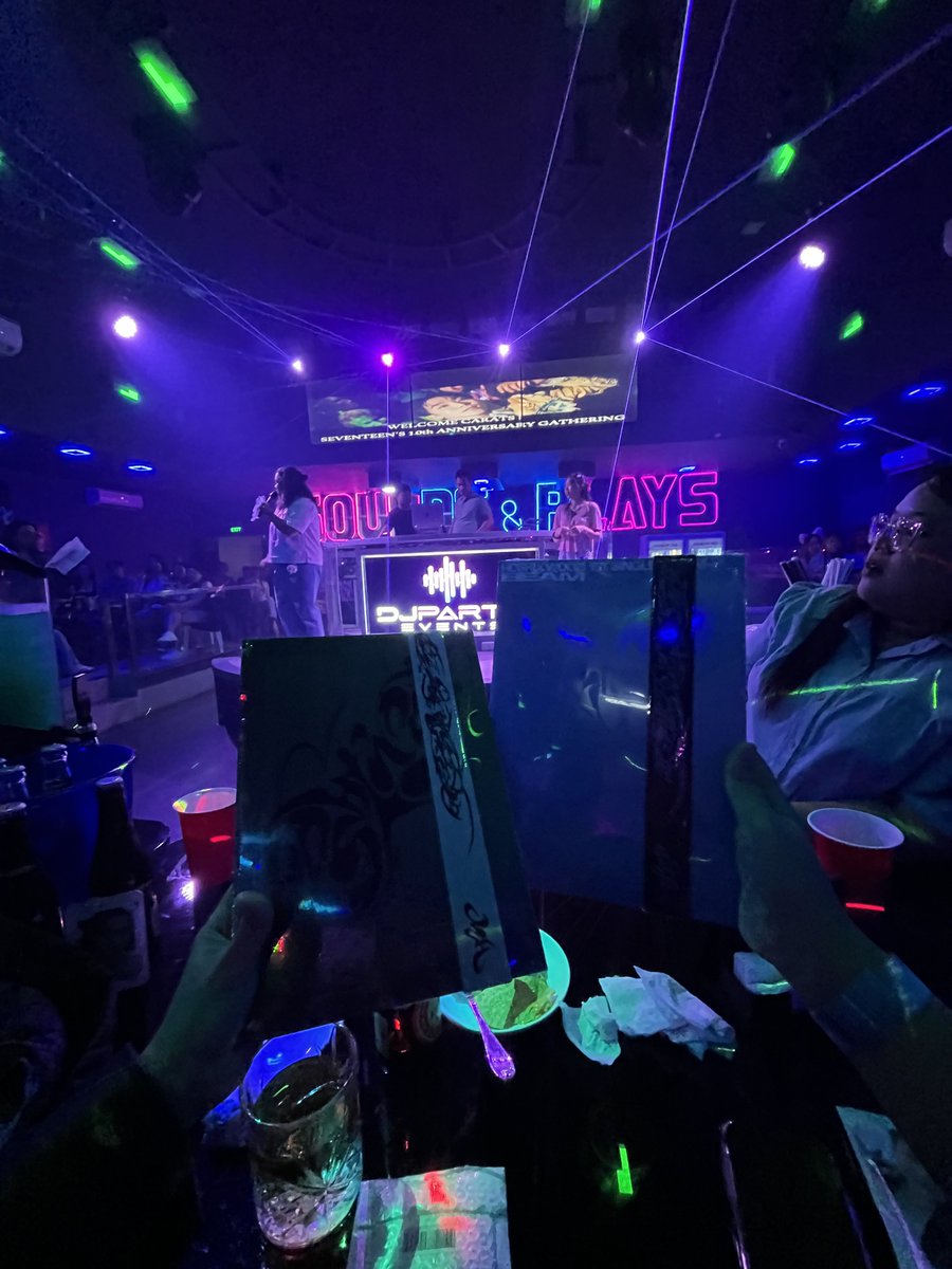 bwiihoshuu's tweet photo. we even won an album @ujis_baby 😭🙆🏻‍♀️ thank you @tttcaratph 

#17DecadeBSE #TTTCaratPH https://t.co/Wc0OdOcdWi