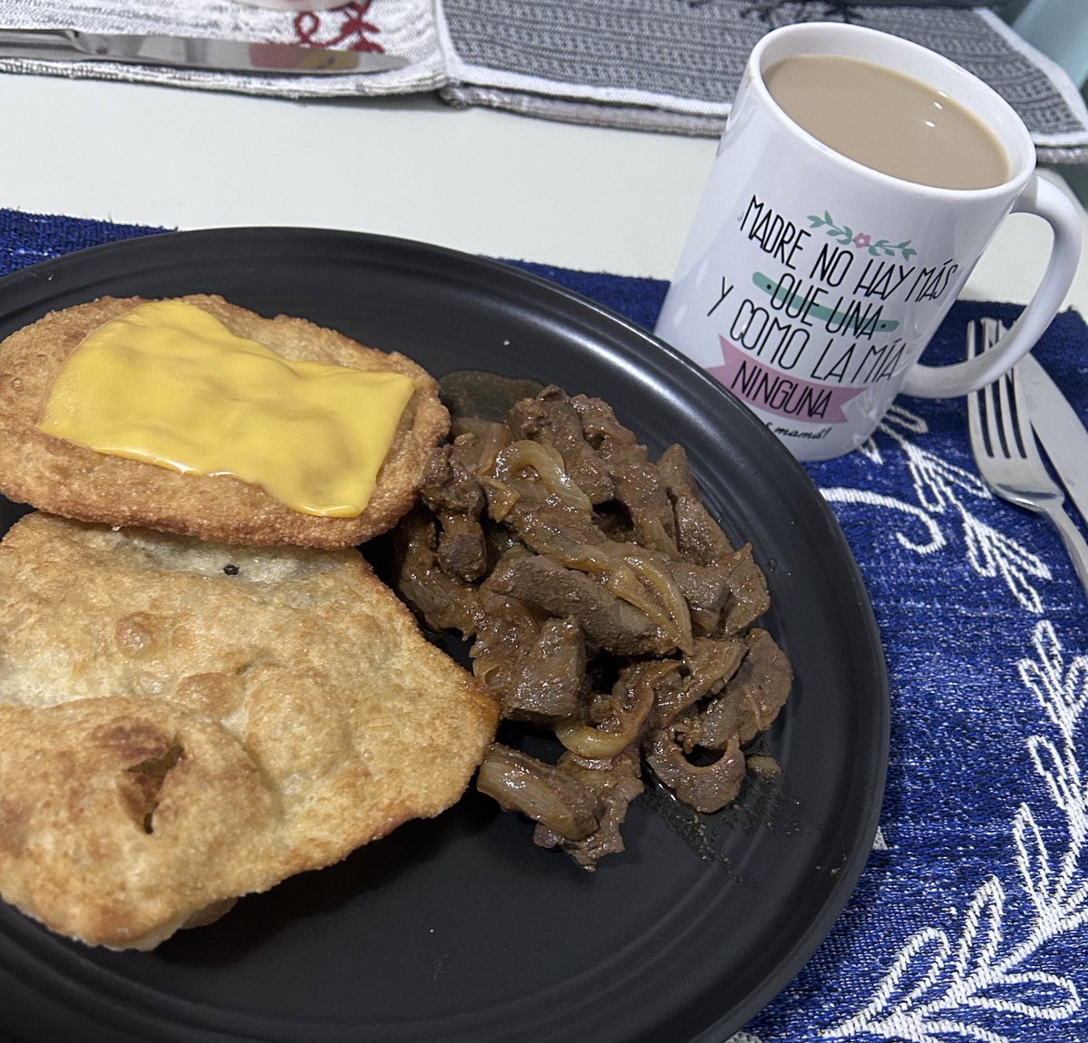 Con queso o sin queso? 
Ya tomaron café ? 
Buen domingo☀️