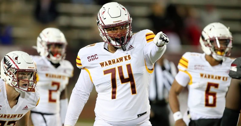 Blessed to receive my 1st D1 Offer from ULM!!! <a href="/MarkMods/">Coach Modleski</a> <a href="/ChadSimmons_/">ChadSimmons</a> <a href="/RecruitGeorgia/">Recruit Georgia</a>
