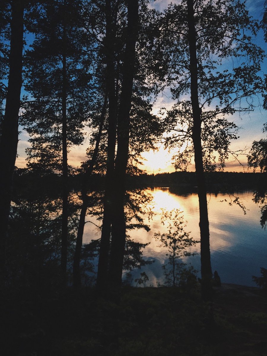 Ich wünsche euch allen von ganzem Herzen ❤ einen wunderschönen Abend 🌛 😊 😊 😊 und später dann eine gute 💫 Nacht 💫 🌠 🌠 🌠 mit schönen Träumen ☄️ 🌛 💫 🌠 🌠 🌠