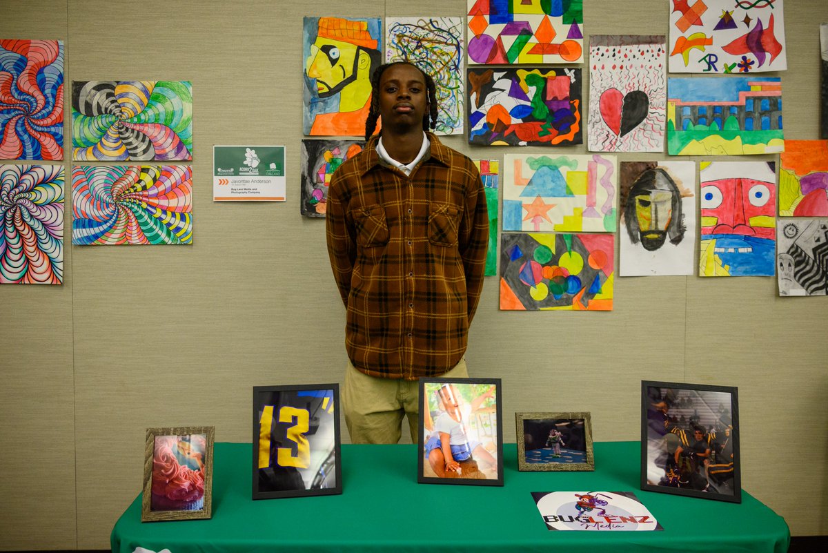 Do you know an #OaklandCounty student who could use help reaching their big dream or innovative idea? The #Acorn2Oak program offers mini-grants of up to $1,000 to help accomplish success. Encourage a young person, ages 8-18, to learn more and apply: acorn2oakgrant.com.