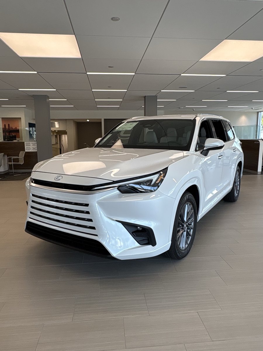 LexusSanDiego's tweet image. Pulling up with room for the whole crew—luxury carpool just hits different. #TX350
Soccer practice or date night? Why not both? #LexusTX #MomVanGlowUp
Where comfort meets class. #LuxuryRedefined
#LexusSanDiego #LexusTX350