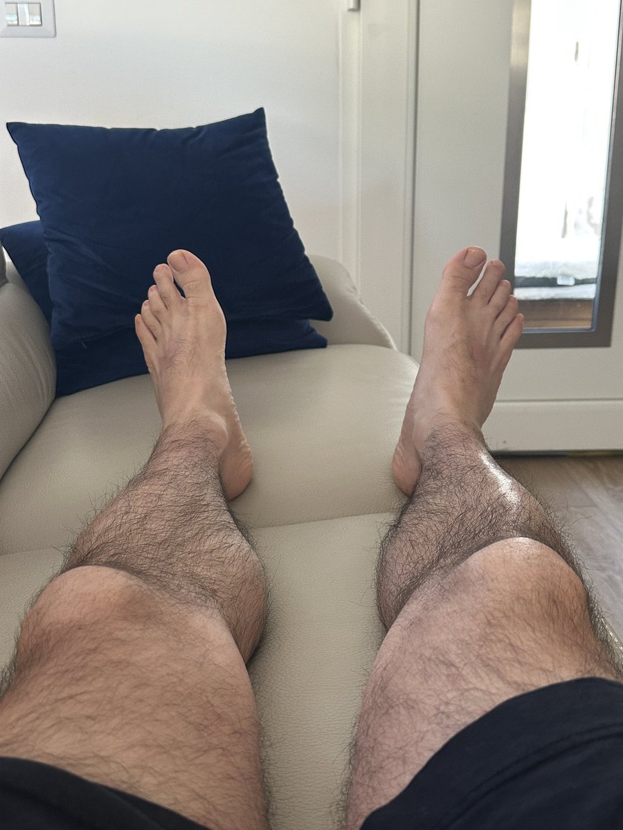 Meritato relax 😍 chi me li massaggia? 

#piedi #feet #piedini #foot #piedinudi #soles #feetporn #piedisexy #pies #feetfetishworld #tacchi #piediitaliani #footfetishnation #piediniitaliani #toes #pedicure #gambe #fetish #feetmodel #instafeet #piedifemminili #like #dangling