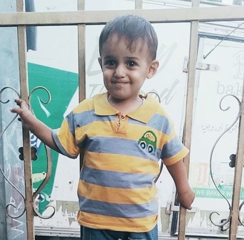 تنعي اسرة تراحم بكل حزن احد الايتام المكفولين عبر تراحم ( الطفل اليتيم محمد هاني الجعبري )بعد ان ارتقى مع والدته بقصف على مدينة غزة.

إنا لله و ان اليه راجعون