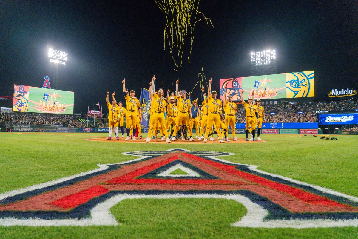 Angel Stadium tweet media