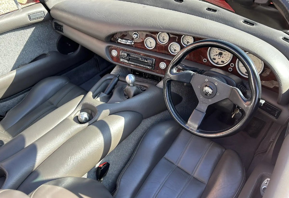 UltimativCars's tweet photo. #CSWD2025

While the #TVR #Chimaera (1992-2003) was made in a total of 5,256 units, the exact amount per each version, still remained unclear, yet.

This '98 #Chimaera450 in #Rosso-#Pearl #Red w/ very low mileage of slightly over 27k mls, was estimated at £14-18k &amp; sold at £12½k. https://t.co/Faq11JL75b