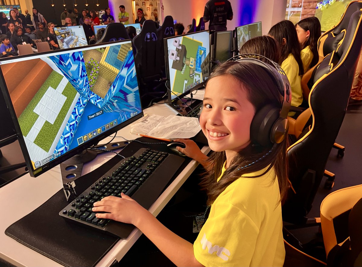 seanmarnold's tweet image. Moments from the 1st ever NYC Video Game Festival which hosted @NYCSchools 5th year of the @Minecraft Challenge. Some amazing moments, ecstatic families, expanded college/career/partner fair, college esports, drones, movies, & Queen's first champs! @PlayCraftLearn @MicrosoftEDU