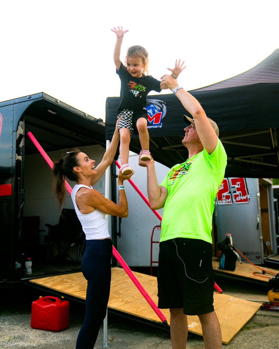 KyleBusch's tweet image. Happy Birthday to my 🔥🔥🔥 wife! Thank you for always being by my side through it all. We’re raising two great kids that have us on a one of a kind journey, and I wouldn’t want to share it with anyone else. Love you!! 💕💗