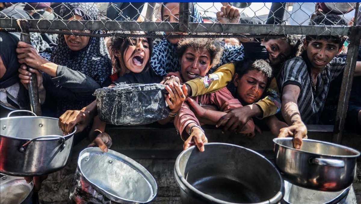 Honte à ceux qui ont jeté de la peinture verte sur les façades de sites juifs à Paris. Ce n'est pas par des actes antisémites de ce genre qu'on mettra fin aux horreurs commises par le gouvernement israélien à Gaza et en Cisjordanie. Battons-nous pour que cette guerre impitoyable