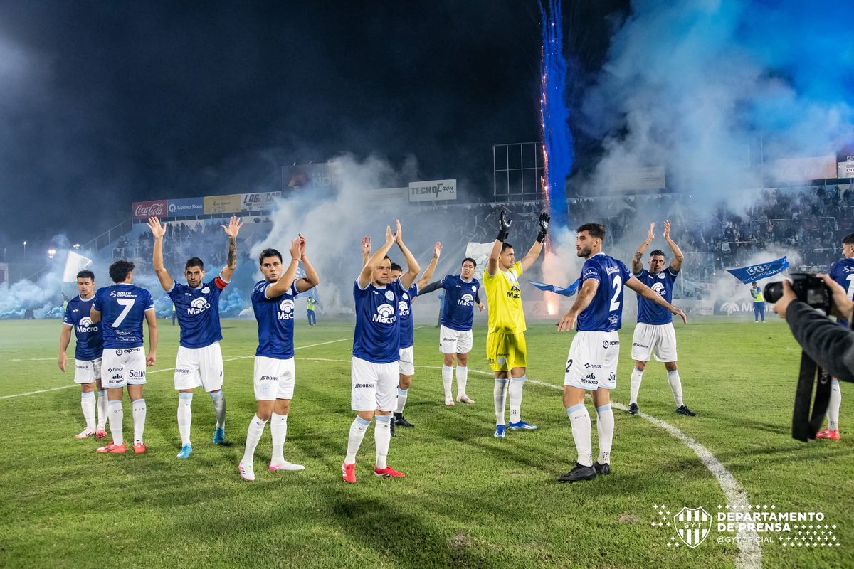Federicoabadia's tweet photo. Una noche hermosa!! 
En casa y con nuestra gente 💙🤍 https://t.co/rsRrhBc3WW