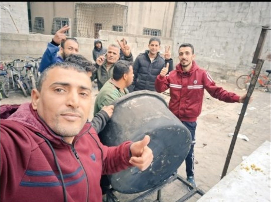 Caro fratello Walid,non posso credere a tutto ciò che succede,ma purtroppo sono impotente e debbo accettare💔🥹Walid e i suoi amici STRAORDINARI aiutano la loro gente,i bambini,gli animali.Insieme alla sua famiglia sono il suo unico pensiero,Aiutiamolo è  eccezionale,i link qui👇