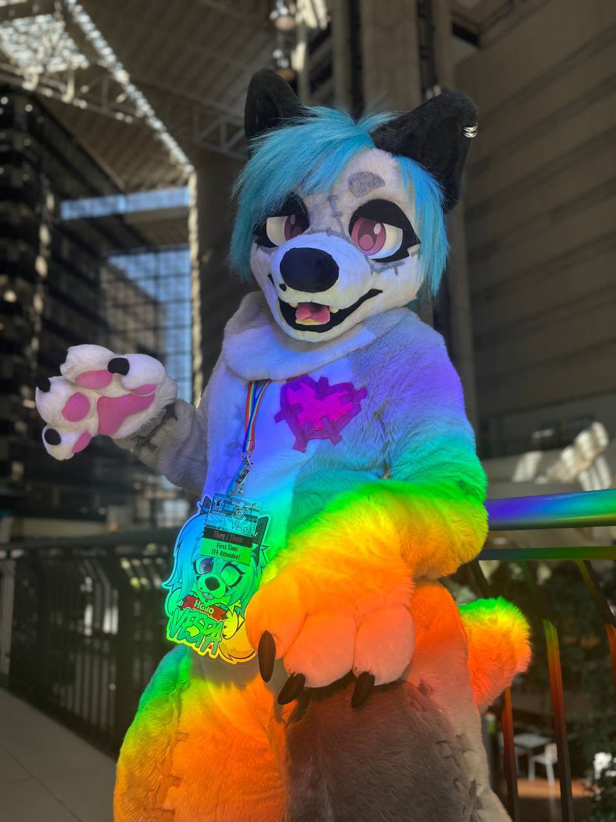 remember to love and protect one another, stay safe and HAPPY PRIDE 
💛🤍💜🖤 // 🩷💛🩵