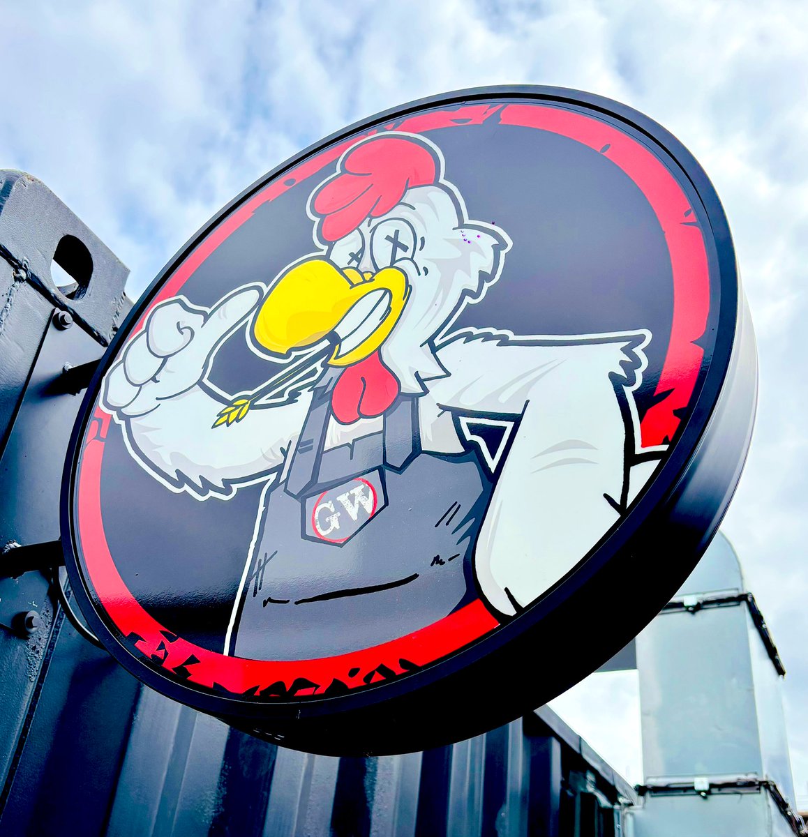 5amJones's tweet photo. Winner winner… @GurtWings #chickendinner https://t.co/3hEGbWy3GJ