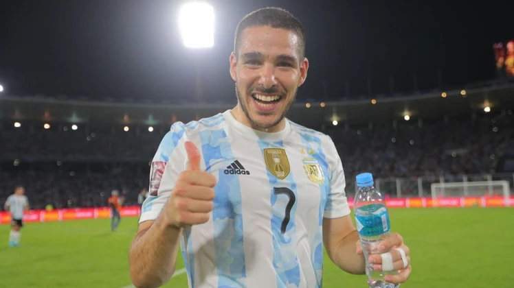 Si me preguntan dos fichajes que haria yo seria : 
Demirovic Delantero Centro
Buendía Mediocentro Ofensivo