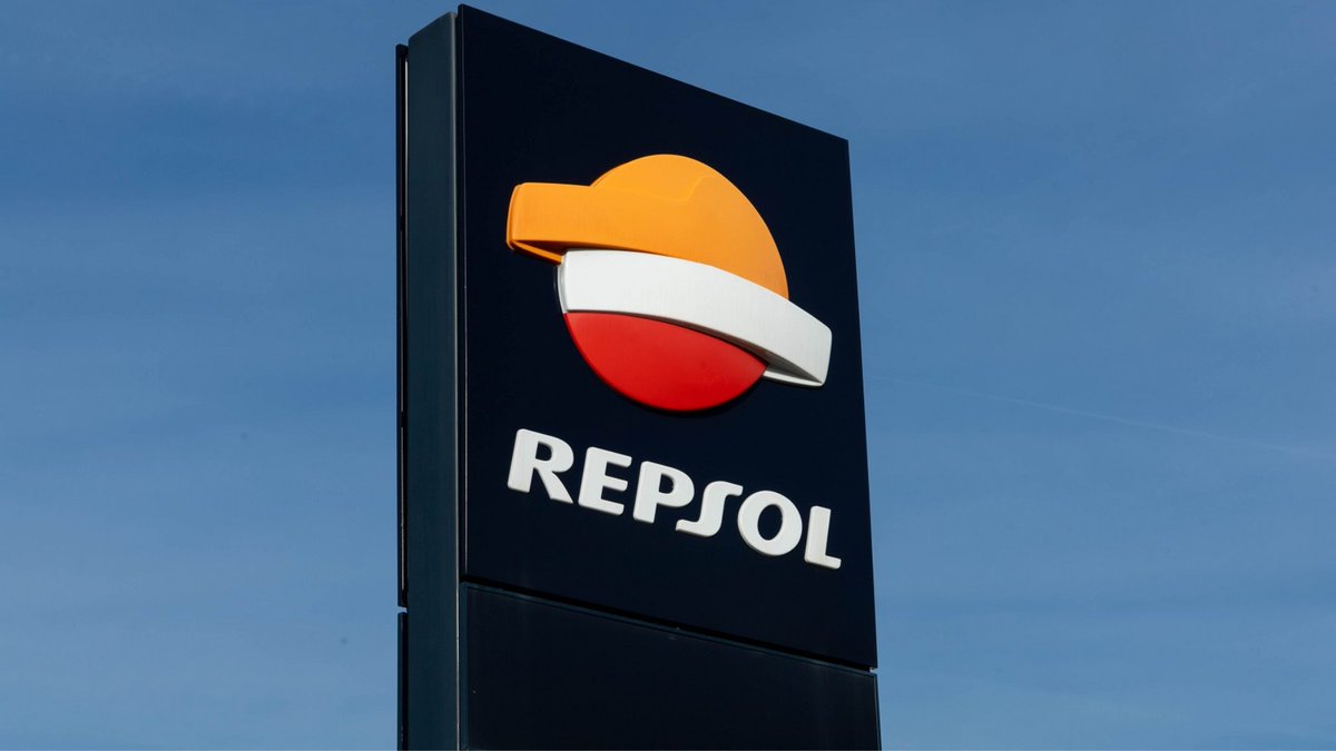 Repsol, la empresa petrolera española, reafirma su compromiso de seguir operando en Venezuela mediante un diálogo «franco, abierto y sincero» con el gobierno de Estados Unidos (EEUU).

#repsol #eeuu #venezuela