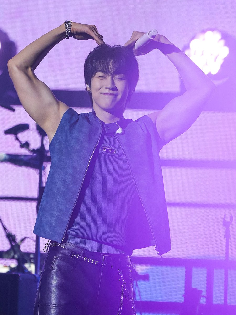 250510 #LEESEUNGHYUB #NFLYING #bicep #arms #armpit