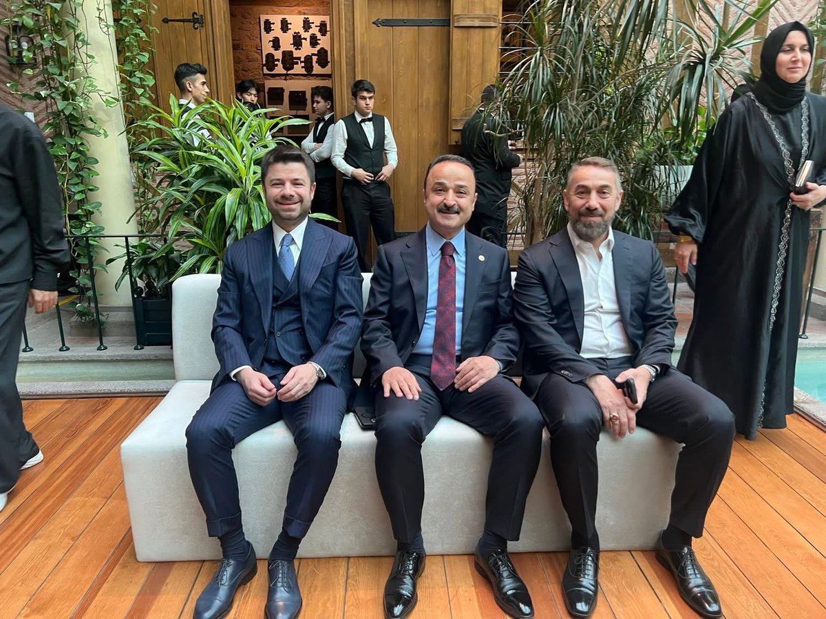 📍Ankara /  Divan Çukurhan

Değerli İş İnsanlarımızdan; 
kıymetli kardeşim Sn.Mustafa Özbay ve Sn.Kahraman Göktaş’ın kıymetli evlatları,
Ali Berk ile Asya’nın nişan yüzükleri taktık.

Bu özel ve anlamlı günde gençlerimizin mutluluğuna ortak olmak bizler için büyük bir sevinçti.