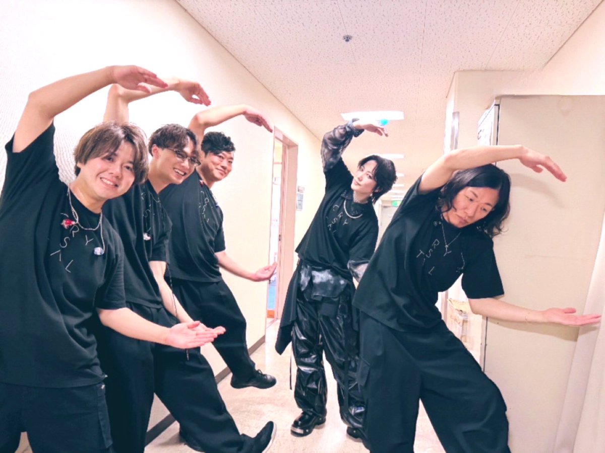 watanabeyuta_gt's tweet photo. #七海ひろき One-man LIVE773"Crystal"
無事全公演終了いたしました！！
ハンパない盛り上がりでございました！
楽しすぎた！！

band master guitar @watanabeyuta_gt 
keyboard @kein0002 
bass @Mar_Miyamoto 
drum @yutori_beats 
#LIVE773Crystal https://t.co/bNWtjYv0IN