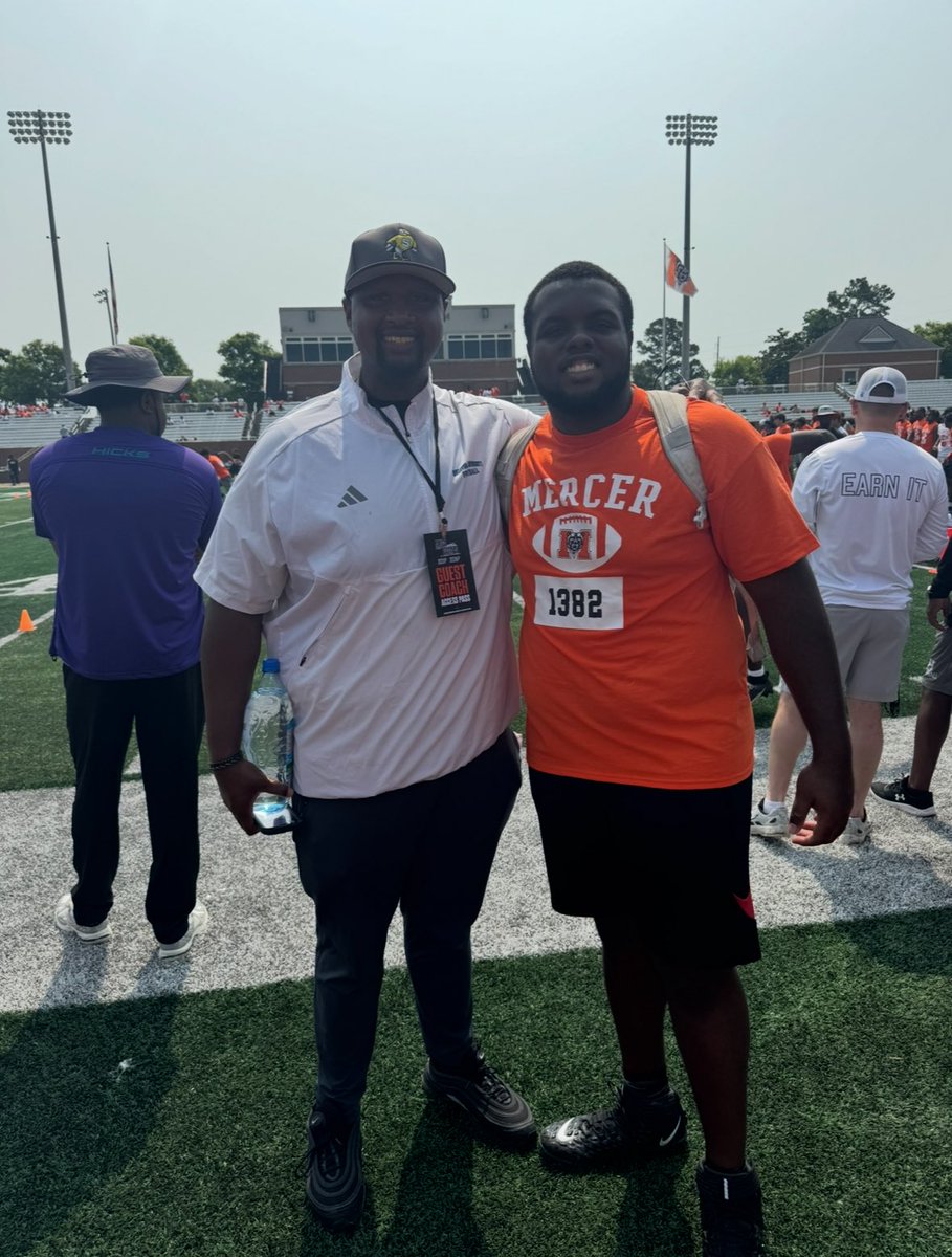 JamariMundy's tweet image. Had an amazing time working at camp, can’t wait for the next opportunity to compete.
@_iamTankk @Coach_Dono6 @CoachSummers70 @KJOTISSR @be_coached45 @CoachMMcCants