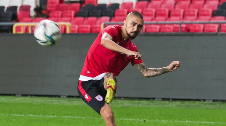 biz sözleşmeyi uzatsak bile şu sıfatı gören pasaport memuru avrupa’ya sokar mı aq