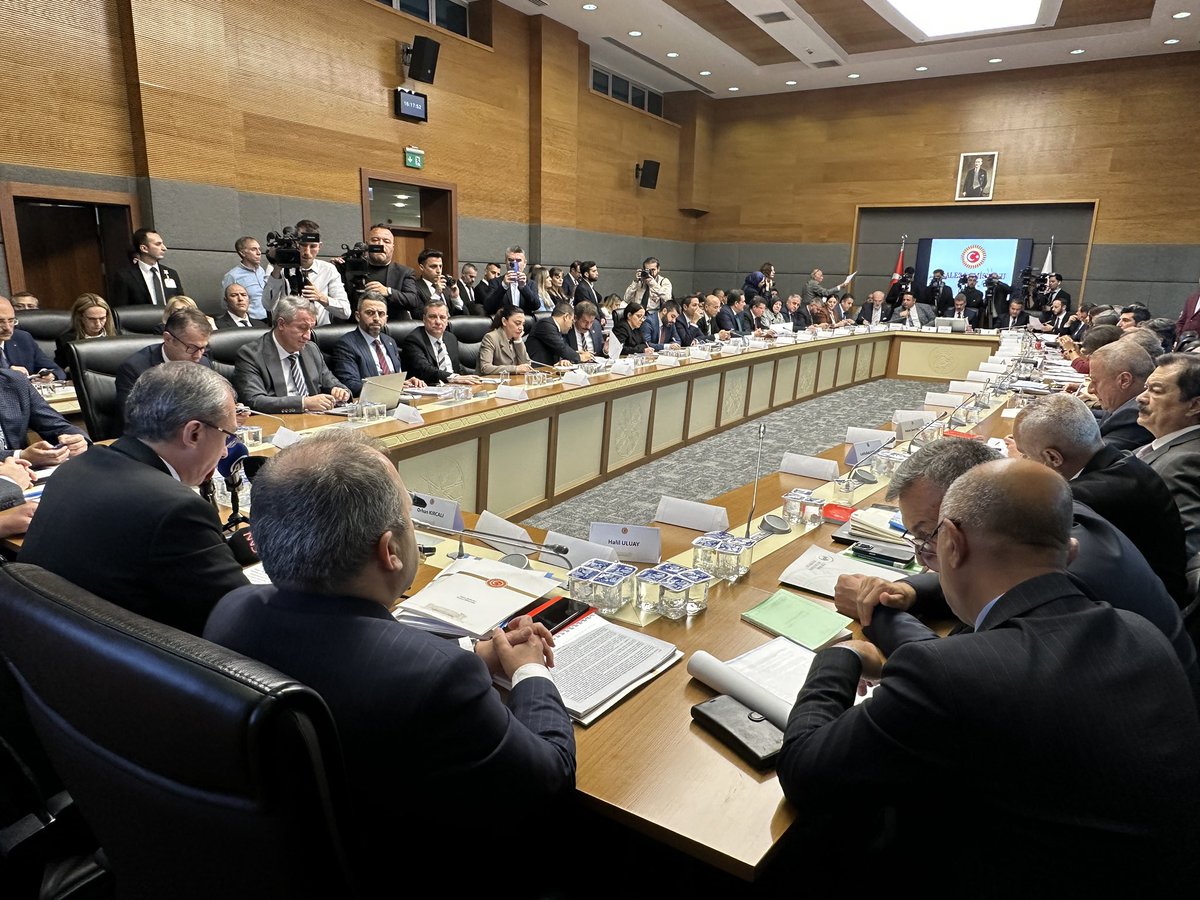 Adalet Komisyonu görüşmelerine katkı sağlamaya çalıştığımız pakette, ikinci tekerrürdeki koşullu salıverilme yasağının ilgası+özel infaz usullerinin genişletilmesi ve İnfaz Kanunu 105/A'dan doğan 'cezasızlık algısının' bir ölçüde giderilmesi en önemli düzenlemeler. Ayrıntı için👇