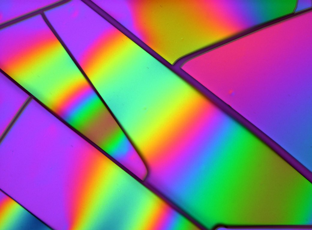 🌈💜💙💚💛🧡❤️🏳️‍🌈Happy Pride Month! 🏳️‍🌈❤️🧡💛💚💙💜🌈
I imaged black ink with polarization microscopy &amp; a Nomarski prism!
#Pride #PrideMonth #LoveIsLove #Scicomm #SciArt #Microscopy
