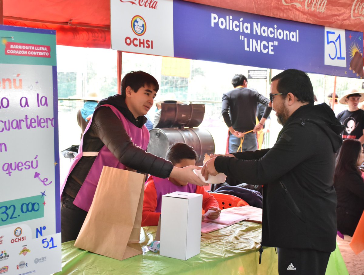 ViceParaguay's tweet photo. !Ñande mba'e teete!
¡Felicitaciones al Grupo Lince por su sabroso aporte en la Comilona de Teletón! No solo cuidan la seguridad de todos con compromiso,  también demuestran su gran corazón al preparar un delicioso asado a la olla con arroz kesu, que deleitó a muchos. Su solidaridad y espíritu de equipo son un ejemplo para todos.