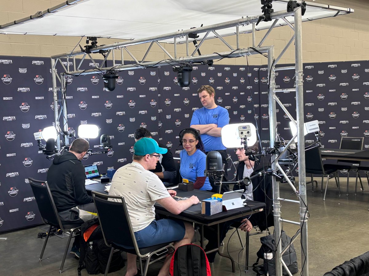 Semifinal matches are underway at Magic Spotlight: Secret Lair! 🏆

Come crown a champion with us, live from #SCGINDY! 👑

youtube.com/watch?v=6btdyg…
twitch.tv/starcitygames

#SpotlightSecretLair