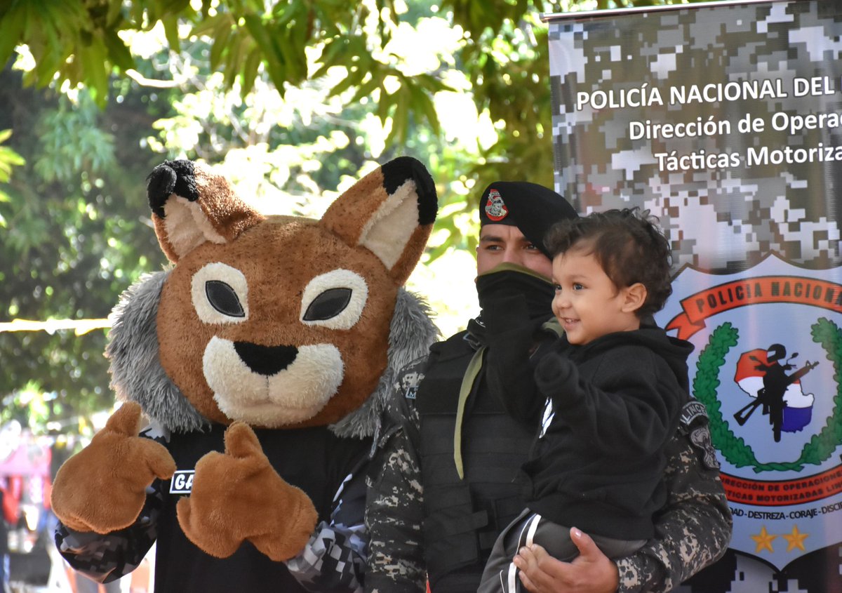 ViceParaguay's tweet photo. !Ñande mba'e teete!
¡Felicitaciones al Grupo Lince por su sabroso aporte en la Comilona de Teletón! No solo cuidan la seguridad de todos con compromiso,  también demuestran su gran corazón al preparar un delicioso asado a la olla con arroz kesu, que deleitó a muchos. Su solidaridad y espíritu de equipo son un ejemplo para todos.