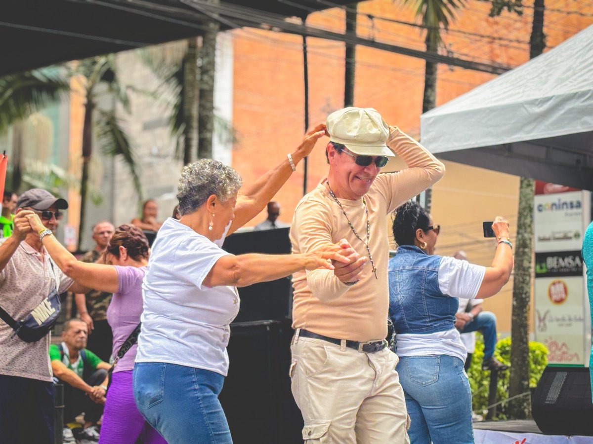 Esta mañana disfrutamos de la Retreta Municipal Tulio Alberto Mejía Garcés 🎶
Un espacio lleno de música, arte y cultura para compartir con toda la comunidad sabaneteña.

Gracias a todos los que se sumaron y vivieron esta experiencia con nosotros.