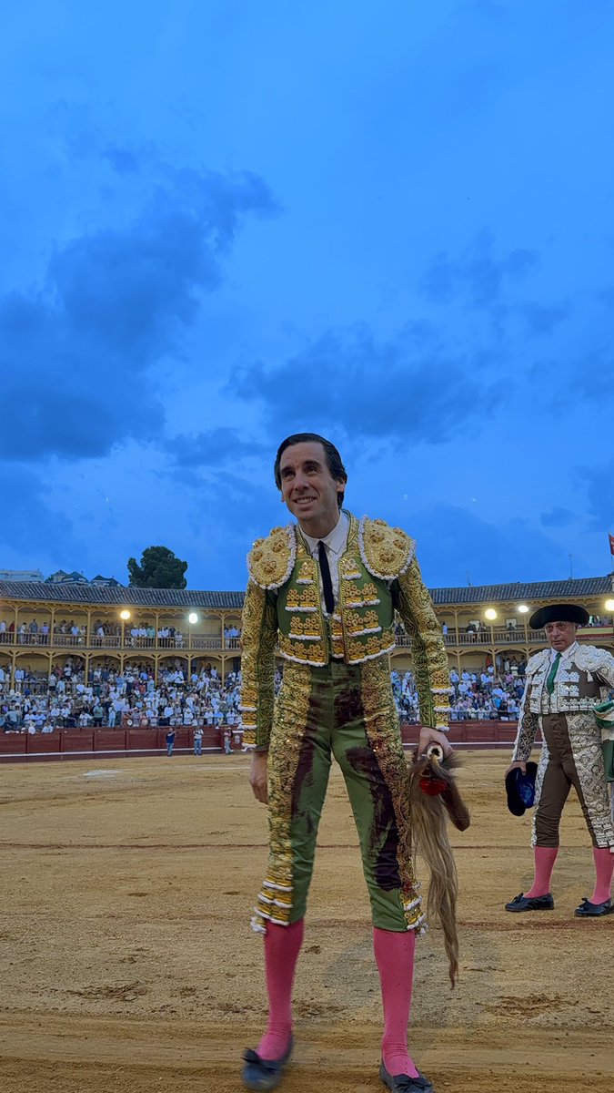 Currino's tweet image. Le diré a mis hijos que yo vi a Juan Ortega en Aranjuez.