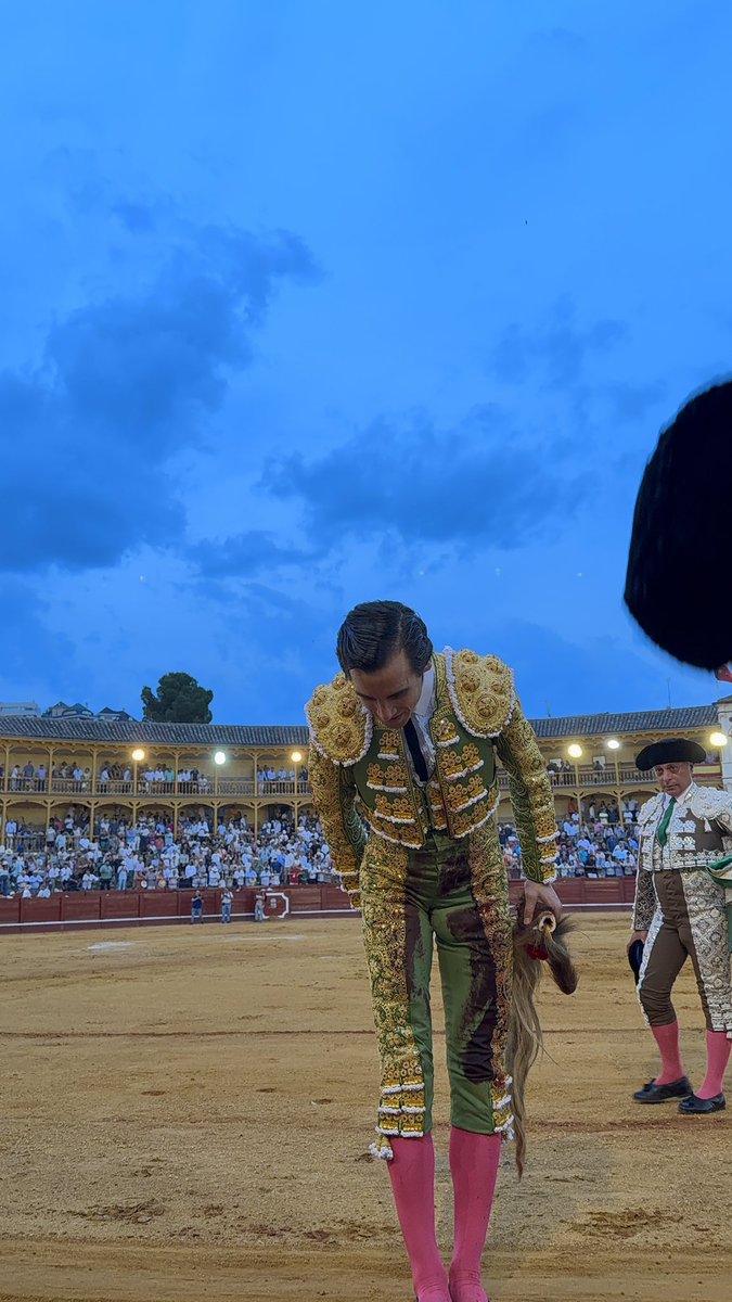 Currino's tweet image. Le diré a mis hijos que yo vi a Juan Ortega en Aranjuez.