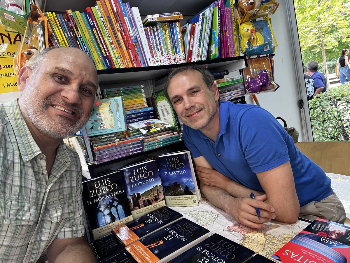 Gracias <a href="/luiszueco/">🏰 Luis Zueco 📚</a> por este rato tan agradable hablando de la edición anterior de Escalón 33 y sobre traficantes de libros.