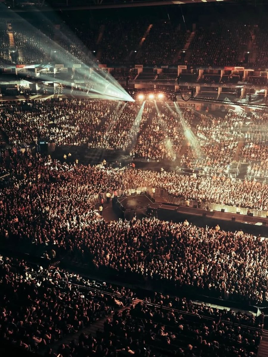 mametal3's tweet image. 今回の🦊欧州アリーナツアーのドラムテックJustin Naceのインスタ
ツアーの振返りポスト

&quot;ヨーロッパ／イギリス用の変換プラグを片づける時が来た。
O2アリーナは超満員。
超絶才能あふれるアンソニー・バローンのサポートができて、本当に最高だった…
#BABYMETAL #TheO2
instagram.com/p/DKXneLKPdz7/