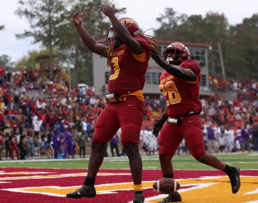 Jourdin Pettaway 6โ4 310 IOL CO26โ (@pettawayjourdin) on Twitter photo After a Great Camp blessed to Receive HBCU another offer from Tuskegee University . <a href="/insidezone/">Chris Patterson</a> After a Great Camp blessed to Receive HBCU another offer from Tuskegee University . <a href="/insidezone/">Chris Patterson</a>