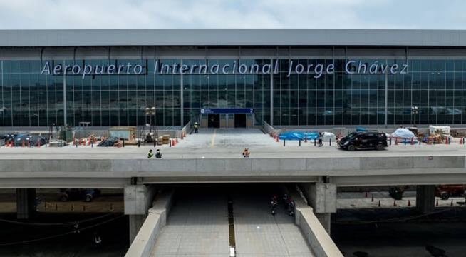 Bryan del Callao (@bryansaidem) on Twitter photo Ahora una reflexión arquitectónica de domingo para reflexionar sobre el aeropuerto Jorge Chávez del #Callao.
✅Nuevo
✅Mejor tecnología
❓Moderno
❓Sostenible
❓Funcional
❓Eficiente
❌Bien conectado a la ciudad
❌Diseño arquitectónico
<a href="/ocram/"> Marco Sifuentes 📗</a> <a href="/paolobenza/">Paolo Benza</a> Ahora una reflexión arquitectónica de domingo para reflexionar sobre el aeropuerto Jorge Chávez del #Callao.
✅Nuevo
✅Mejor tecnología
❓Moderno
❓Sostenible
❓Funcional
❓Eficiente
❌Bien conectado a la ciudad
❌Diseño arquitectónico
<a href="/ocram/"> Marco Sifuentes 📗</a> <a href="/paolobenza/">Paolo Benza</a>