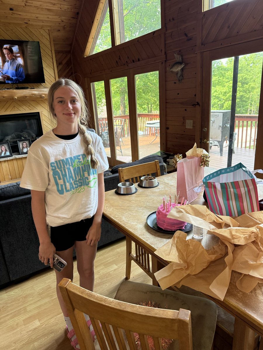 Happy 15th bday ⁦<a href="/tatummorrison34/">Tatum Morrison</a>⁩
