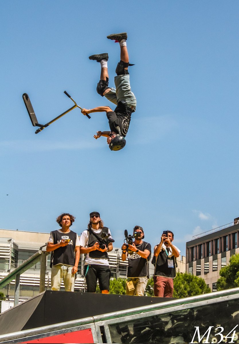 djilin34's tweet photo. Quand t'es contente des photos que tu as faites dans la journée😉
Renversant hein ?😁
@fiseworld
#photooftheday #photo #photography #photographie #rider #scooting #fise #Montpellier #dimanche https://t.co/2DKzR5EfaX