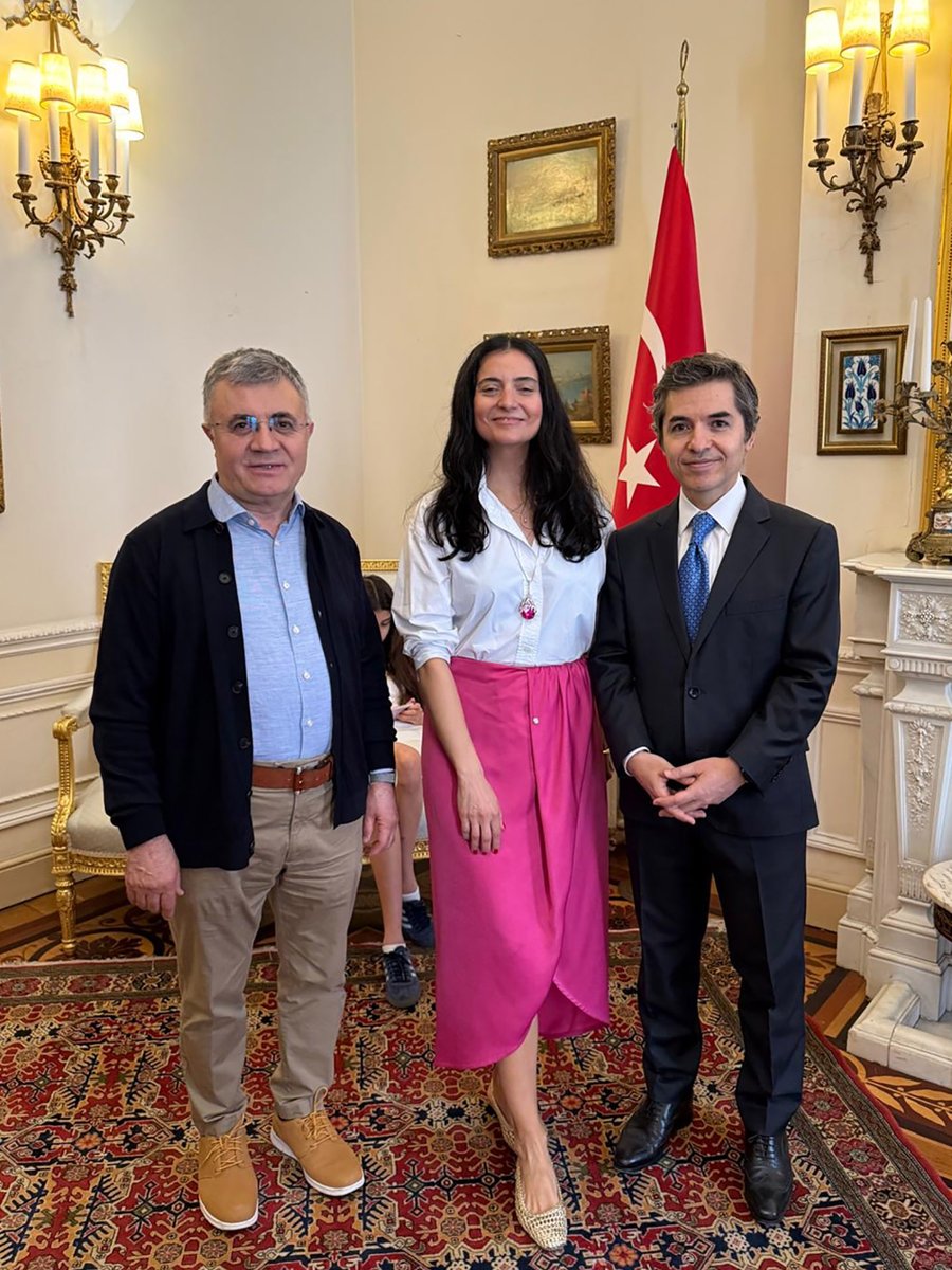 Türkiye'nin Londra Büyükelçisi Sayın Osman Koray Ertaş ve eşi Sevcan Ertaş hanımefendinin büyükelçilik ikametgahında verdiği "Türk Mutfağı Haftası" ve "Dünya Kahvaltı Günü" etkinlikleri kapsamında Türk kahvaltısı davetine katıldım. Nazik davetleri için Ertaş çiftine teşekkürler.