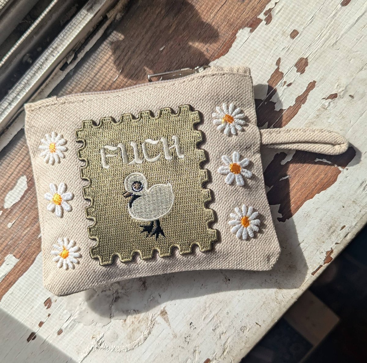 HydeAngelus's tweet image. If you want a fuck..Or to have a fuck to give 🦆
The coin pouches are limited to 15 of them, I'm out of daisies + don't have time to make more any time soon! There's a chance to receive either a 3 or 4 leaf clover on the back. :) Could be a lucky fuck
hydeangelus.bigcartel.com