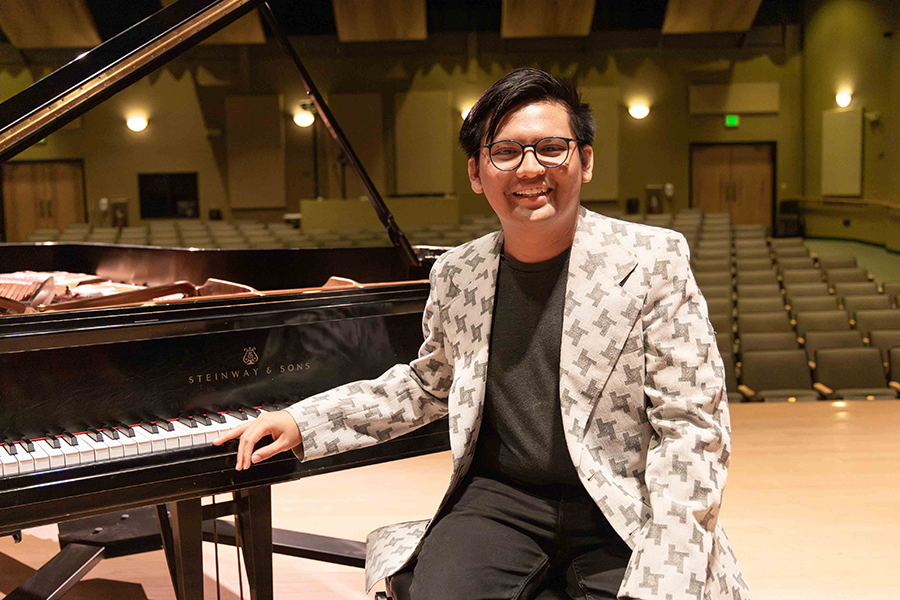 stan_state's tweet image. #StanGrad: Music Student Roy Mendiola Hits All the Right Notes ❤️💛

Read his story: ow.ly/rWPJ50VY8xV