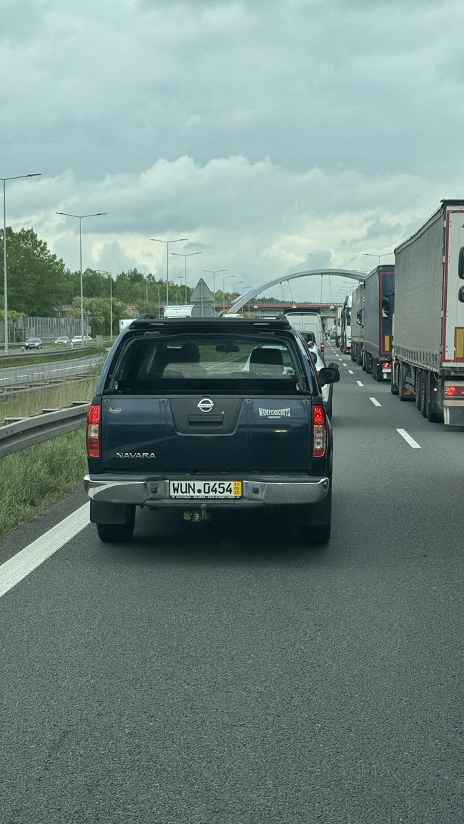NatalijaBock's tweet image. Geschafft! 💪
Zwei Autos, ein Quad und viel taktische Medizin in die #Ukraine geschafft. Die Menschen sind gerührt und super dankbar für die Hilfe 🇺🇦🤝🇩🇪 Bitte spendet weiter an ukraine-hilfe-berlin.de und #ukz paypal.com/donate/?hosted… Danke und drückt uns die Daumen! #HelpUkraine