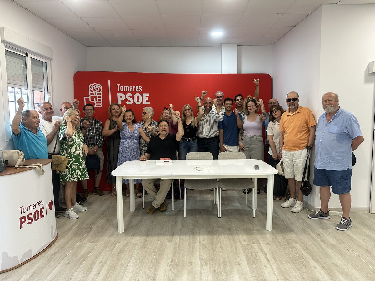 PSOE DE TOMARES (@psoetomares) on Twitter photo 🌹<a href="/MAMELEROVARGAS/">Miguel Ángel Melero Vargas</a> reelegido secretario general de la Agrupación Socialista de #Tomares. Enhorabuena compañero y a todos los compañeros/as que formáis la nueva Ejecutiva.
Mucho trabajo por delante por nuestro pueblo y nuestros vecinos/as. 💪🏻 🌹<a href="/MAMELEROVARGAS/">Miguel Ángel Melero Vargas</a> reelegido secretario general de la Agrupación Socialista de #Tomares. Enhorabuena compañero y a todos los compañeros/as que formáis la nueva Ejecutiva.
Mucho trabajo por delante por nuestro pueblo y nuestros vecinos/as. 💪🏻